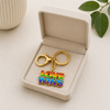 Exklusiver „Love Wins“ Schlüsselanhänger – Regenbogen Pride Edition – Gold-Optik – ProudYou
