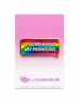 Exklusiver Pronomen Pin „Ask me about my pronouns“ – Namensschild-Design – Gold-Edition – ProudYou